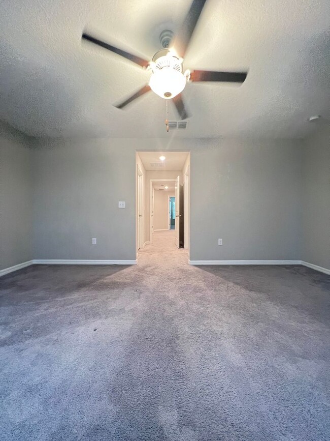 Building Photo - AVAILABLE NOW!  -  Beautiful 2/2.5 townhome.