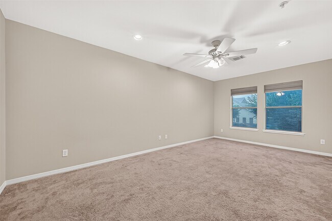 Building Photo - 4307 Lake Walk Ct