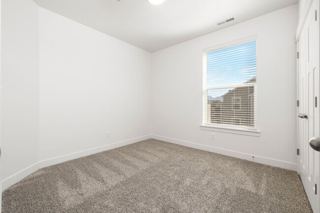 Building Photo - Lar-13714 S Hanley Ln #HH303 Riverton, UT 84096