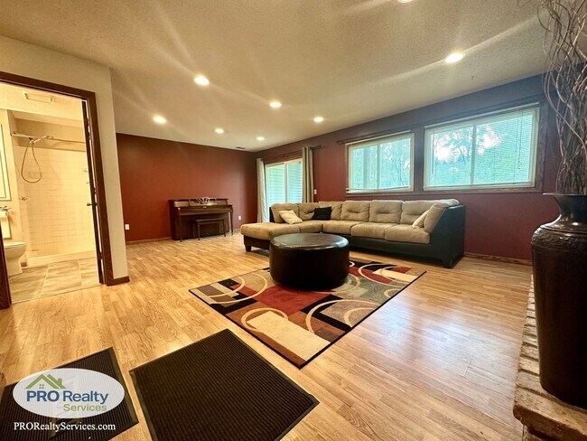 Building Photo - 13350 Timber Crest Dr