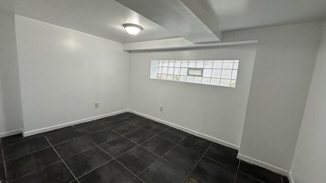 Building Photo - 5830 N Artesian Ave