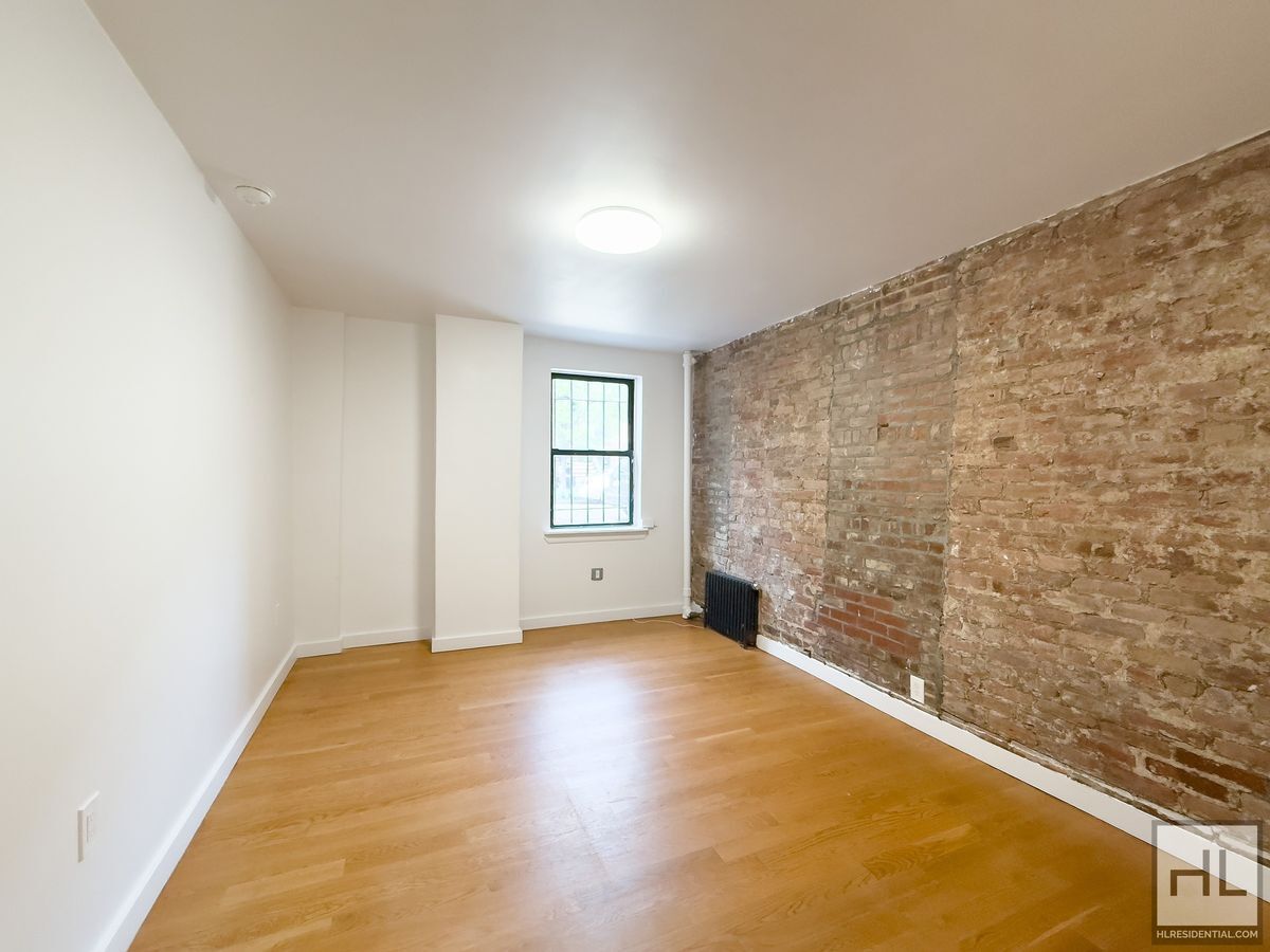 Building Photo - GREENE AVENUE / Spacious 1-Bed 1-Bath / Mi...
