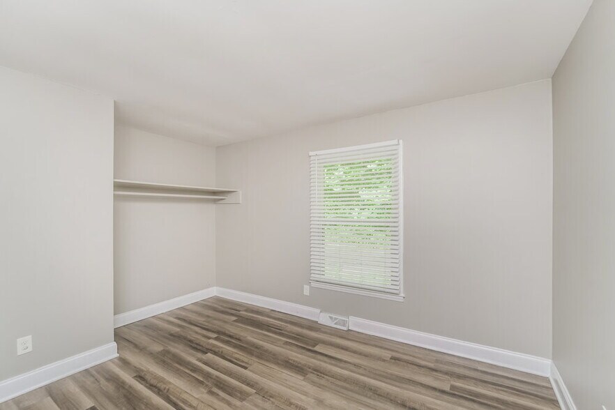 Building Photo - 617 Dunbrook Ln