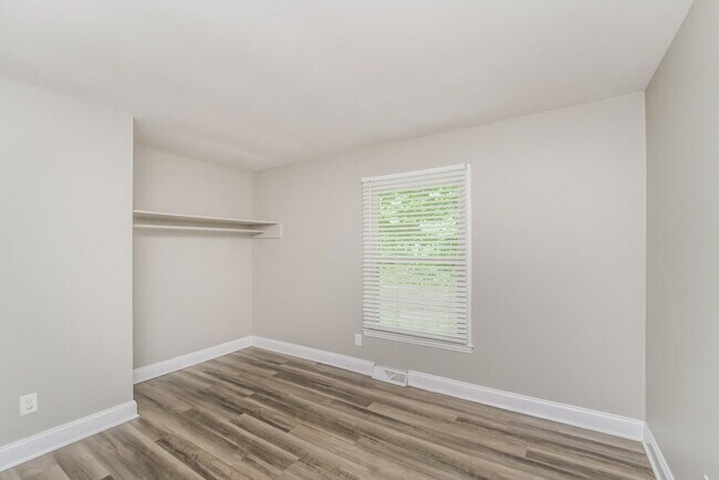 Building Photo - 617 Dunbrook Ln
