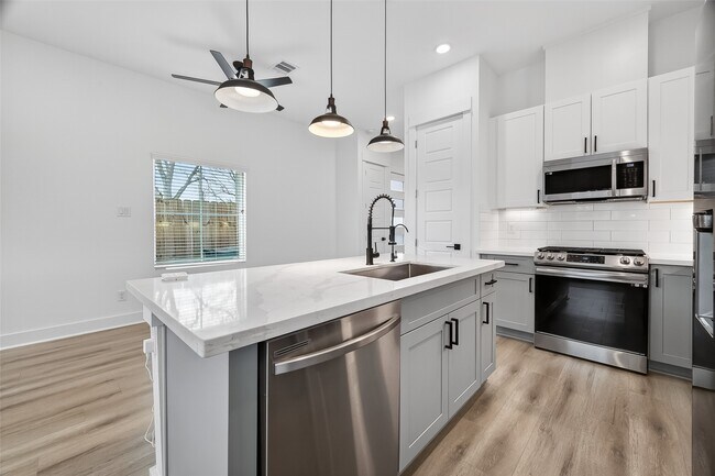 Building Photo - 314 Neyland St