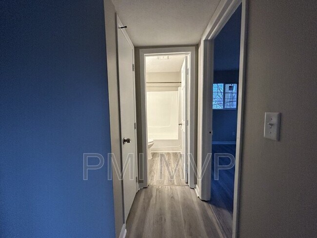 Building Photo - 822 Whitethorne Ave