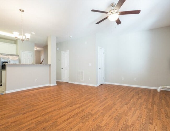 Building Photo - 511 Elm Ave