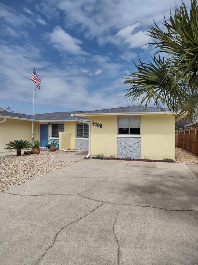 Building Photo - 5710 Sunset Ave