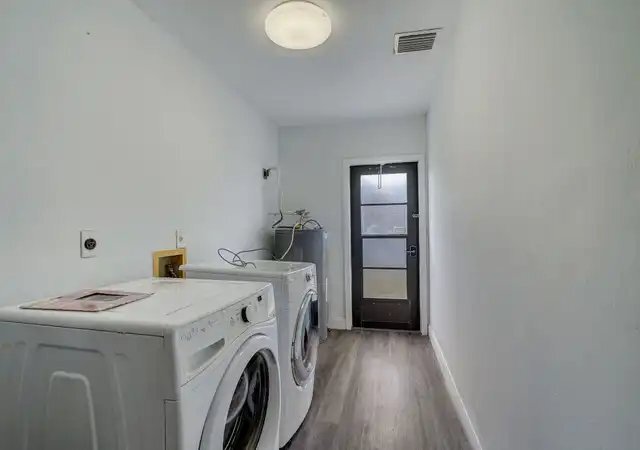 Building Photo - 1029 SE 18th Pl