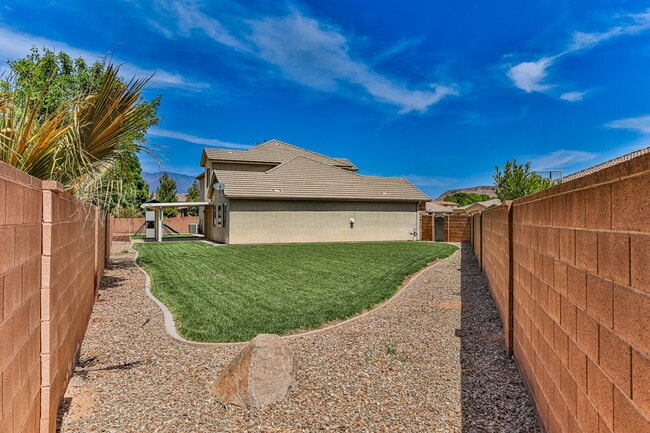 Building Photo - "Spacious 4-Bedroom Retreat with 3,584 Sq ...