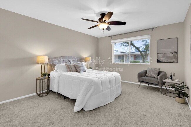 Building Photo - 10547 W Coggins Dr