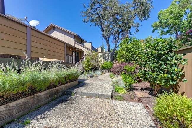 Building Photo - South Auburn Gem! Stylish 2BR Townhome in Quiet, Neighborhood