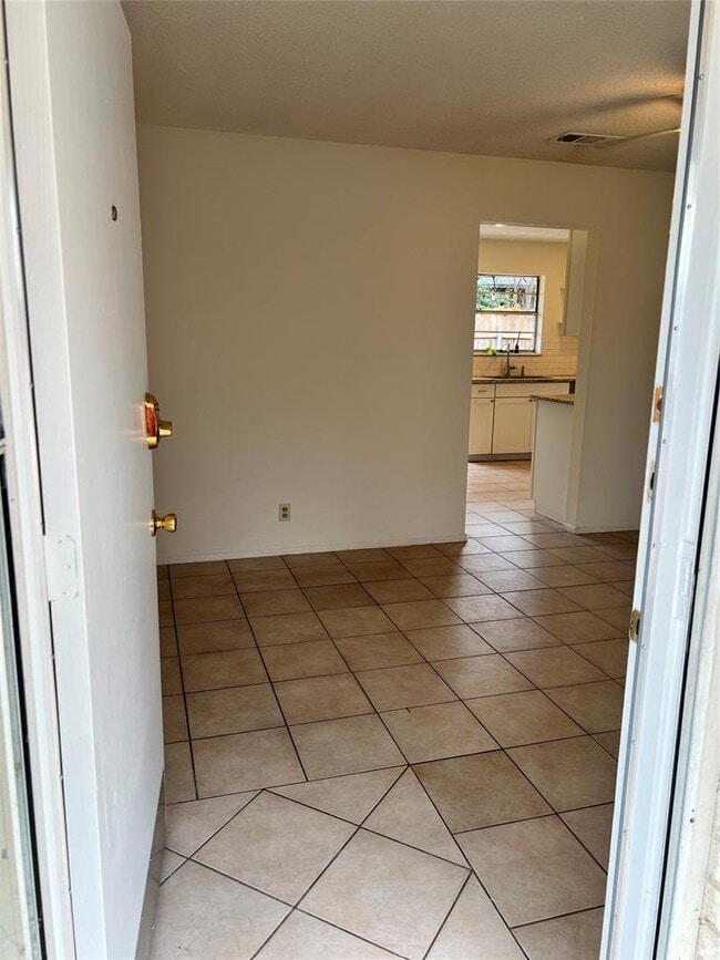 Building Photo - 8311 Hathaway Dr