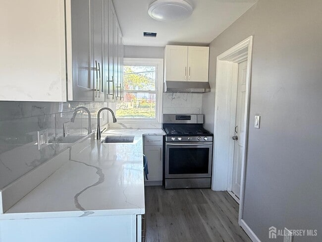 Building Photo - 19 Lahiere Ave