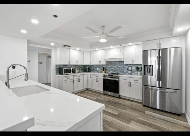 Fully stocked kitchen - 5047 N Highway A1A