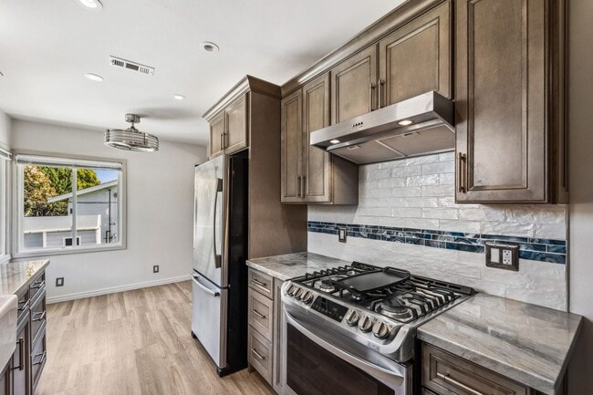 Building Photo - 1618 Fernside Blvd