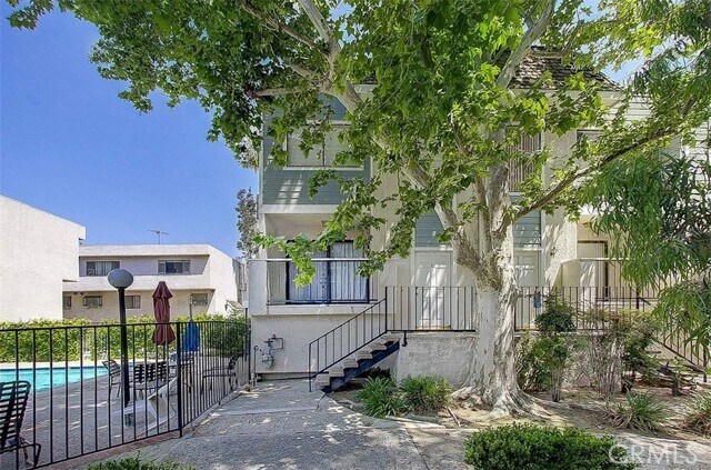 Building Photo - 9144 Burnet Ave
