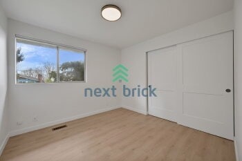 Building Photo - Charming Single-Story Retreat in a Quiet Kent Neighborhood!