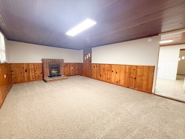 Building Photo - Spacious 2-Bedroom One-Level Home with Carport and Large Backyard