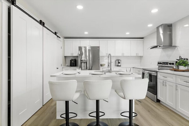 Building Photo - 2410 W Bruneau Pl