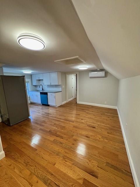 Building Photo - 16 Mayflower St