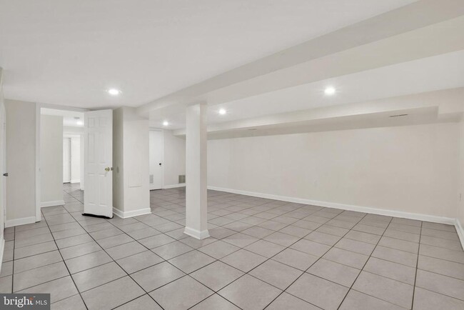 Building Photo - 5731 9th St NW