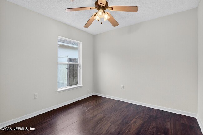 Building Photo - 2042 Wiley Oaks Ln