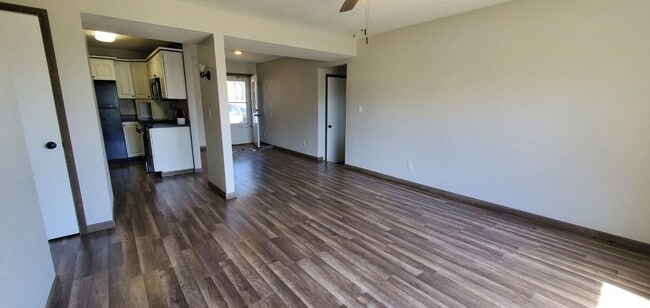 Building Photo - 5 Bedroom Updated Home