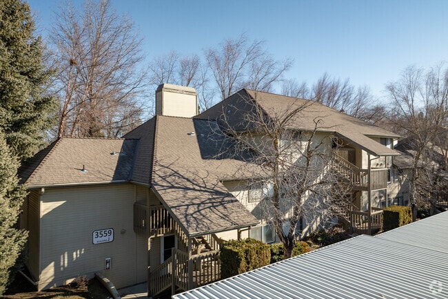 Alternate Angle - Woodbine at Lakewood