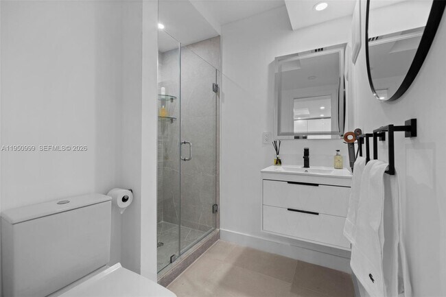 Building Photo - 345 Ocean Dr