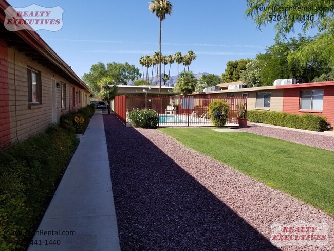 Building Photo - Country Club & Fort Lowell area - 2 Beds 1...