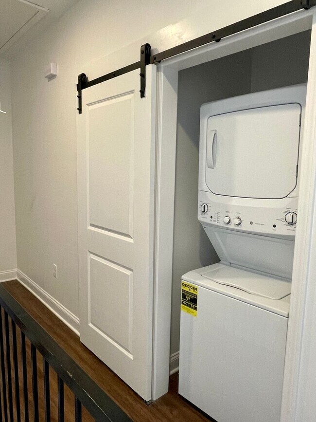 Building Photo - Newly Renovated 2BD/2.5BA with covered Driveway and Backyard