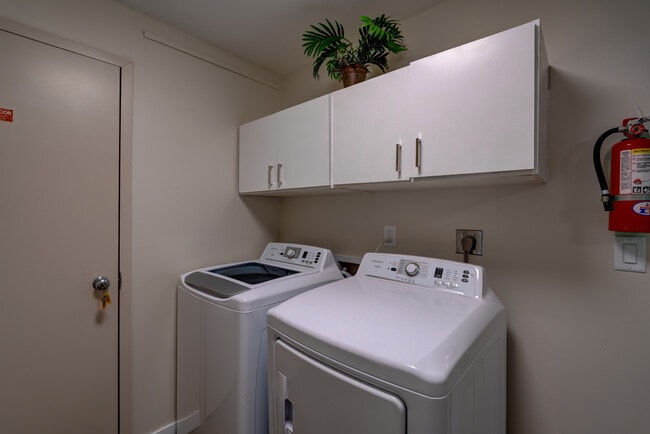 Building Photo - 211 Parkway Dr