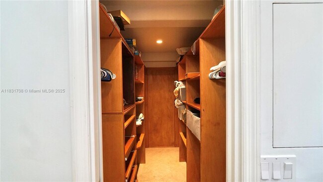 Building Photo - 741 E Coco Plum Cir
