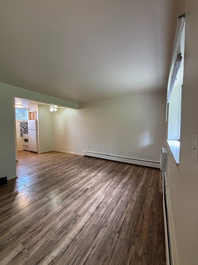 Building Photo - 150 Huronview Ct