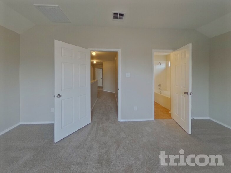 Building Photo - 801 Santa Rosa Dr