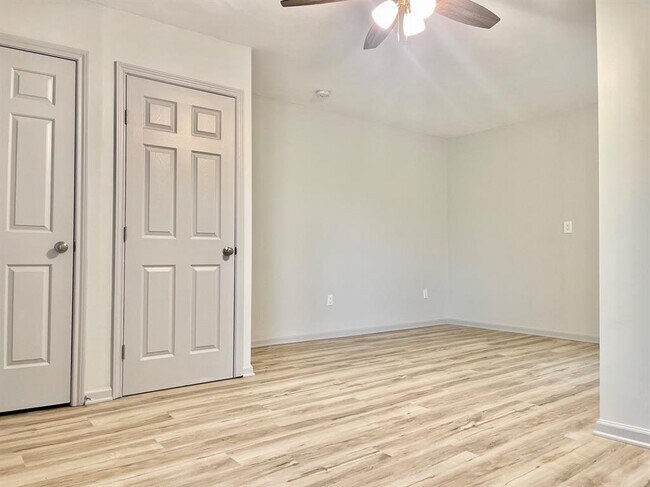 Building Photo - 1311 Antoine Dr