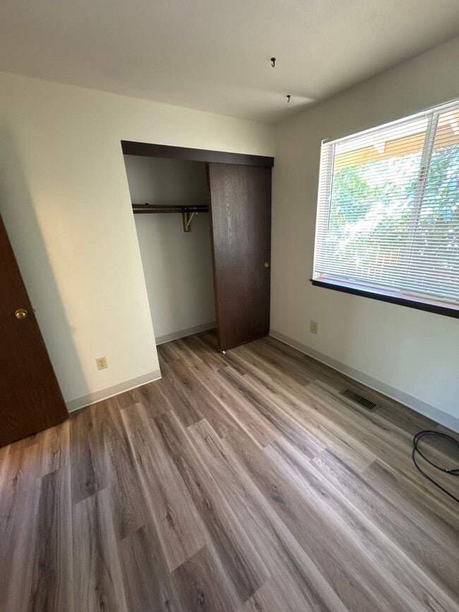 Building Photo - Cute 3 Bedroom 1 Bath in NW Corvallis! Sma...