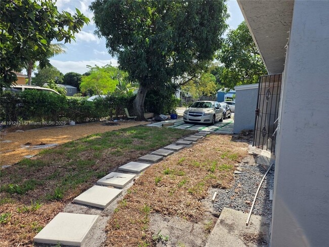 Building Photo - 2124 S Beech Rd