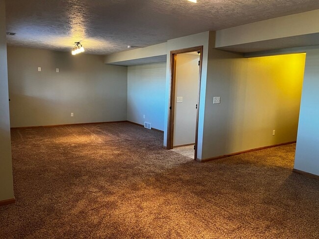 Building Photo - 3 Bed/2 Bath West Side Home!