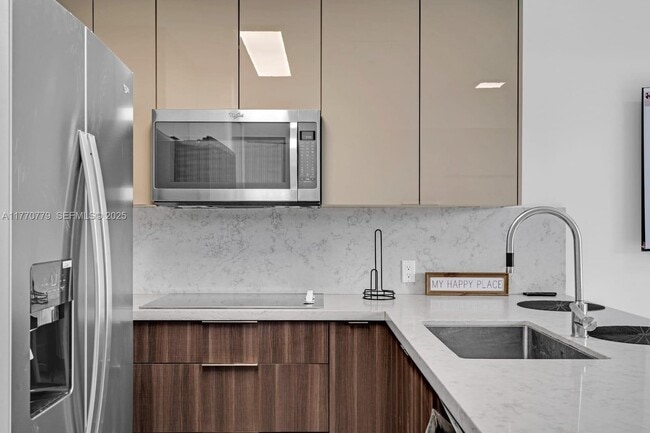 Building Photo - 15450 NW 2nd Ave