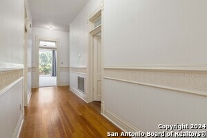 Building Photo - 142 W San Antonio St