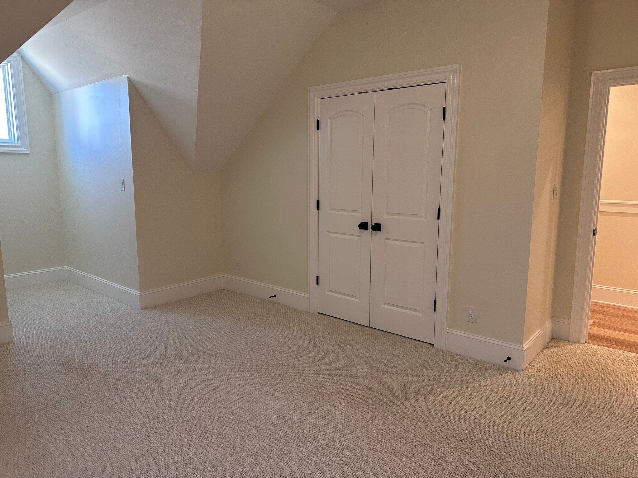 Building Photo - 226 McCowat St