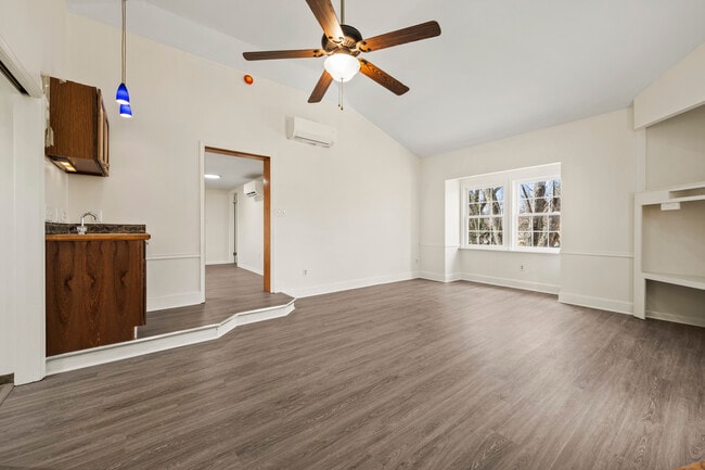 Building Photo - Dolly's