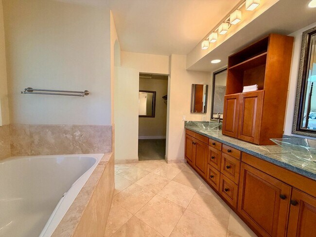 Building Photo - For Rent Available Now - Furnished House 3+BR 2.5Ba in Del Mar, charming furnished home in the hi...