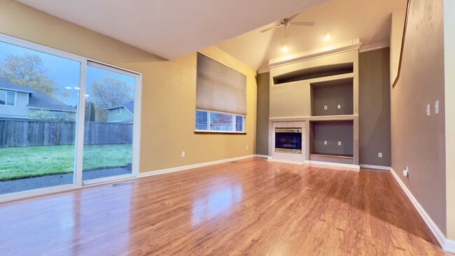 Building Photo - 3 Bedroom (Two Primary Suites) Floorplan i...