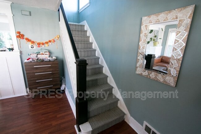 Building Photo - House for rent Swisshelm Park