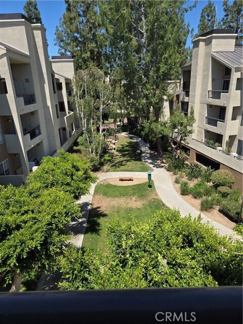 Building Photo - 5520 Owensmouth Ave