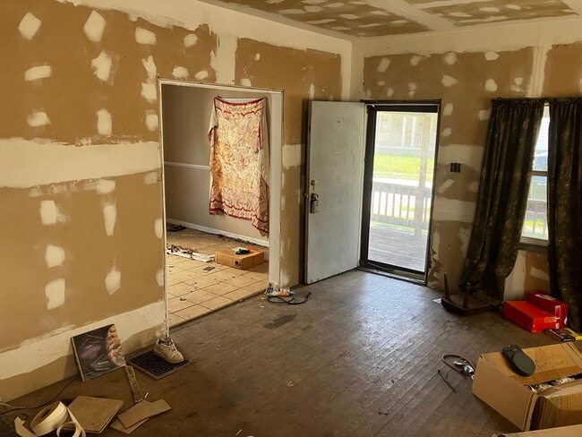 Building Photo - FOR SALE: Low Money Down Rental Opportunity