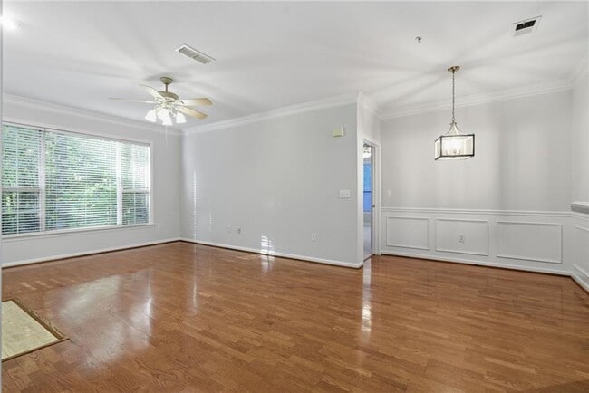 Building Photo - 2400 Cumberland Pkwy SE